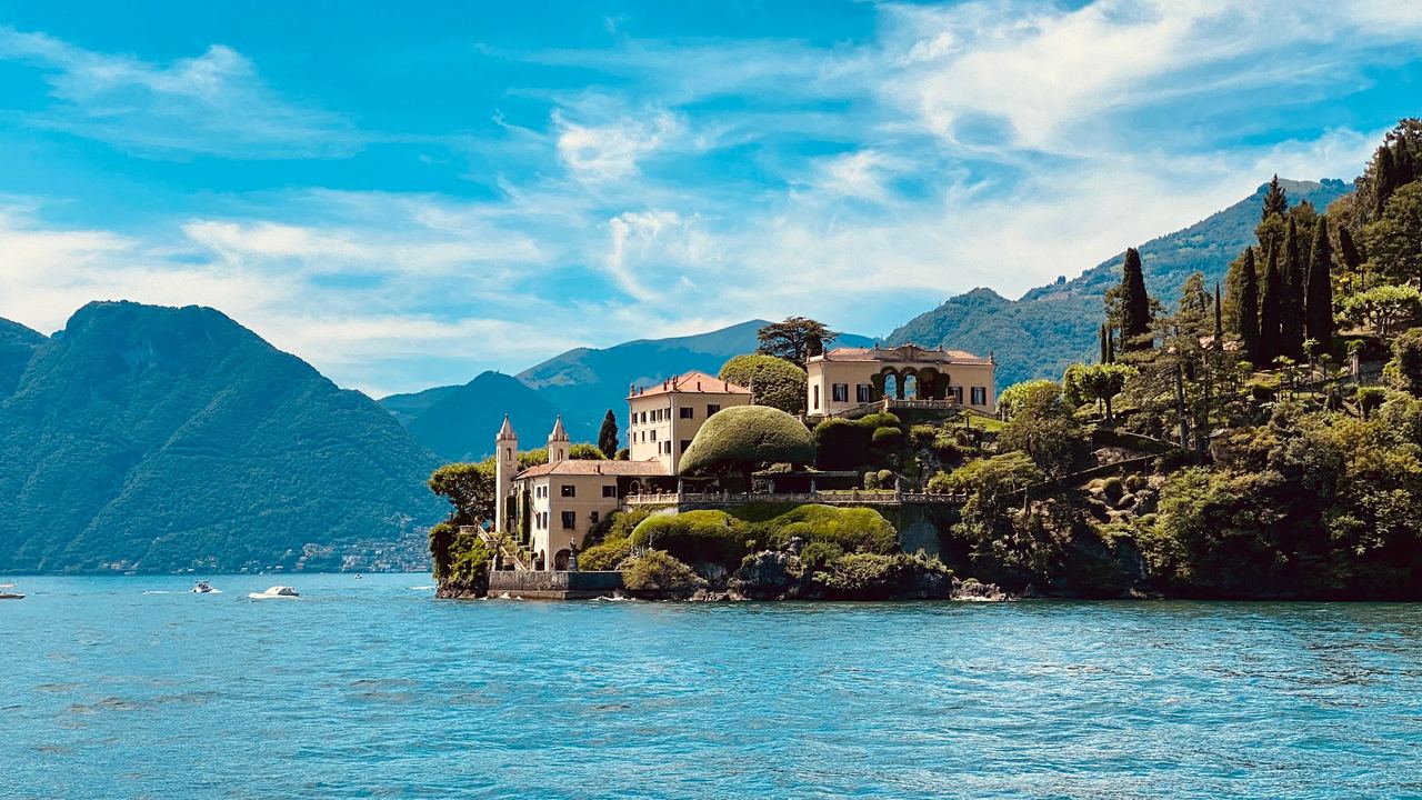 Villa del Balbianello on its wooded point in the turquoise water of Lake Como
