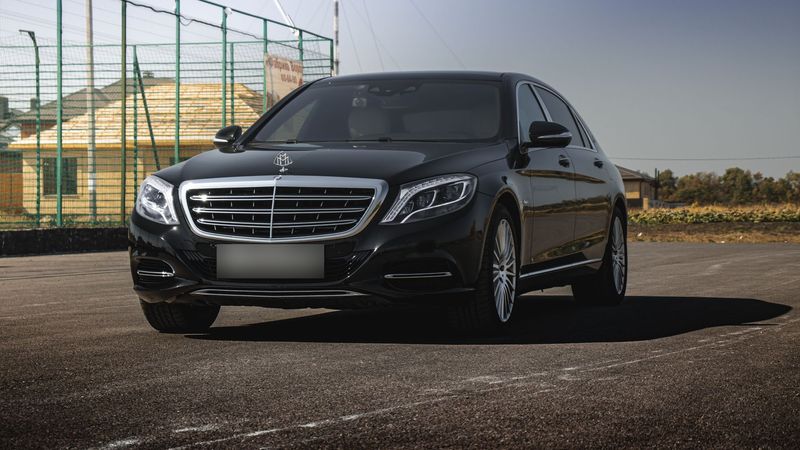 A black Mercedes-Maybach S 600
